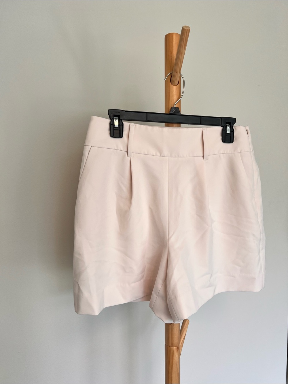 White House Black Market Women's High-Rise Ecru Plated Short Size 8
